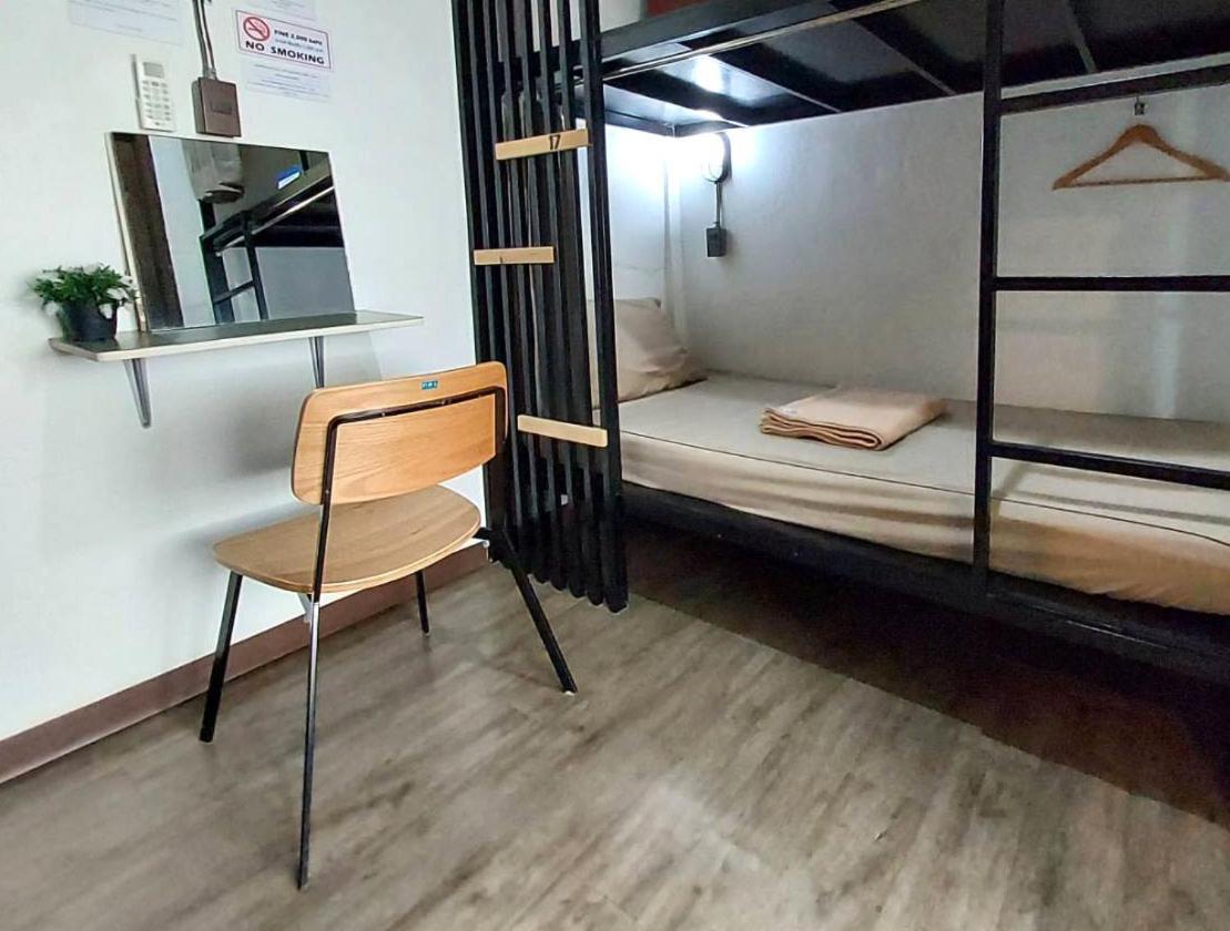 Feel Good Bangkok Hostel Exteriör bild